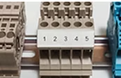 ฉลากมาร์กเกอร์สำหรับ Terminal Block ใช้ระบุหมายเลขจุดต่อสายไฟ ช่วยจัดระเบียบระบบควบคุมและงานตู้ไฟให้ตรวจสอบ ติดตั้ง และบำรุงรักษาได้ง่าย